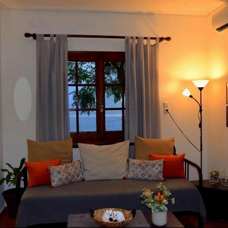 House Inside Garden Apartment Volos Bagian luar foto