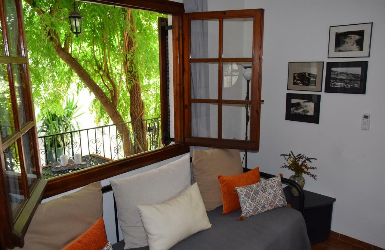 House Inside Garden Apartment Volos Bagian luar foto