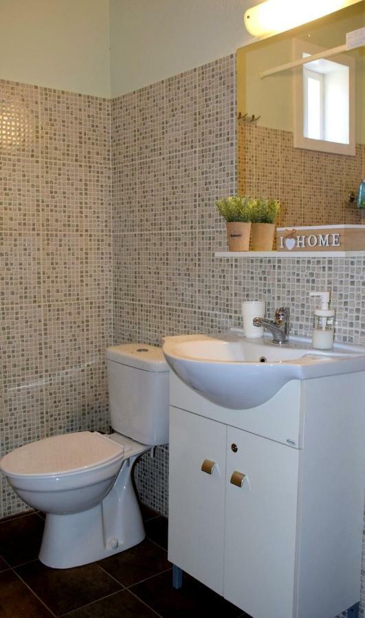 House Inside Garden Apartment Volos Bagian luar foto