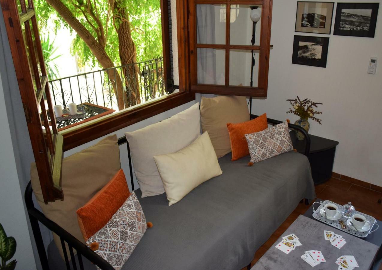 House Inside Garden Apartment Volos Bagian luar foto