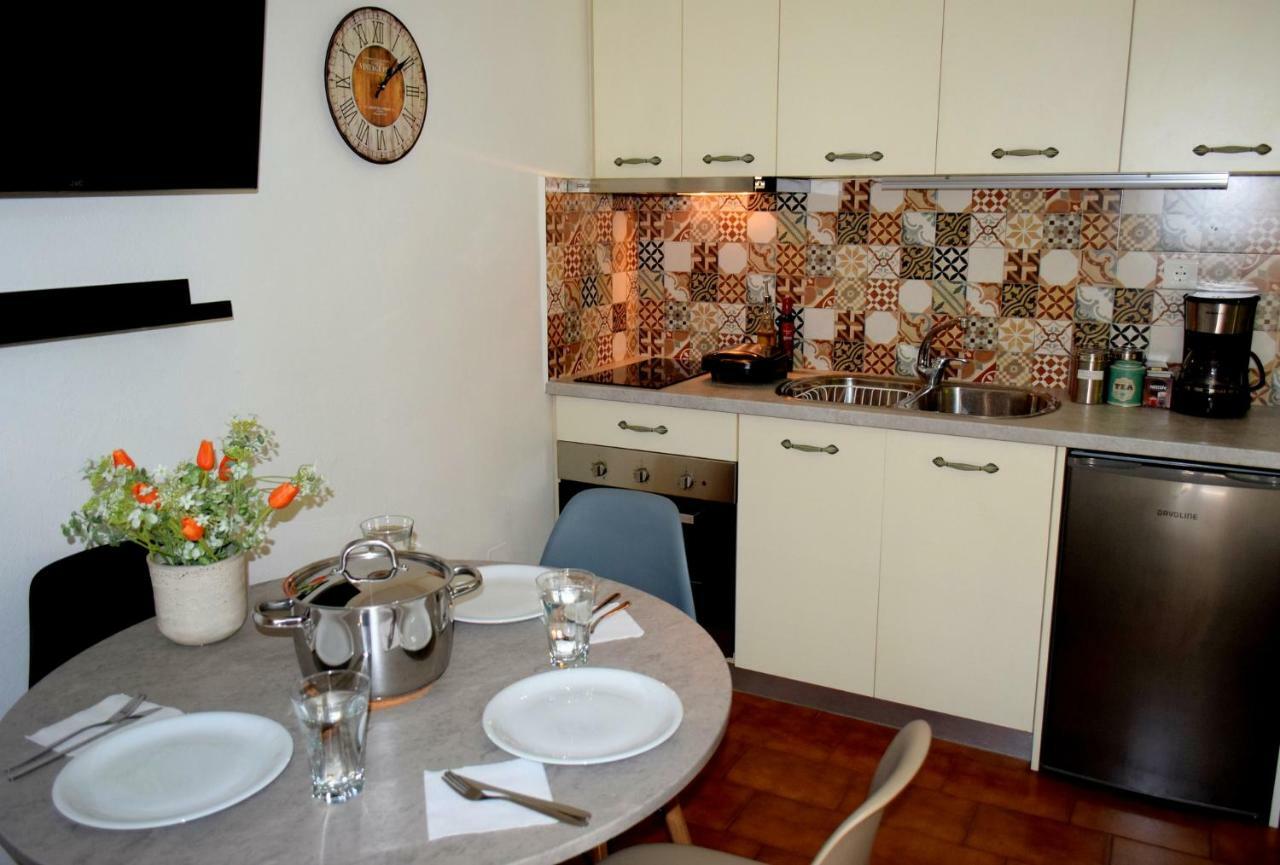 House Inside Garden Apartment Volos Bagian luar foto