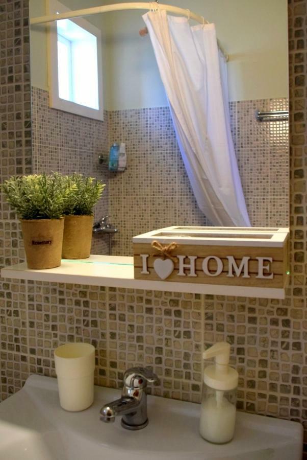 House Inside Garden Apartment Volos Bagian luar foto