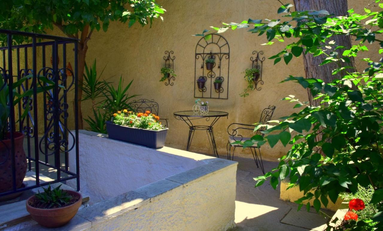 House Inside Garden Apartment Volos Bagian luar foto