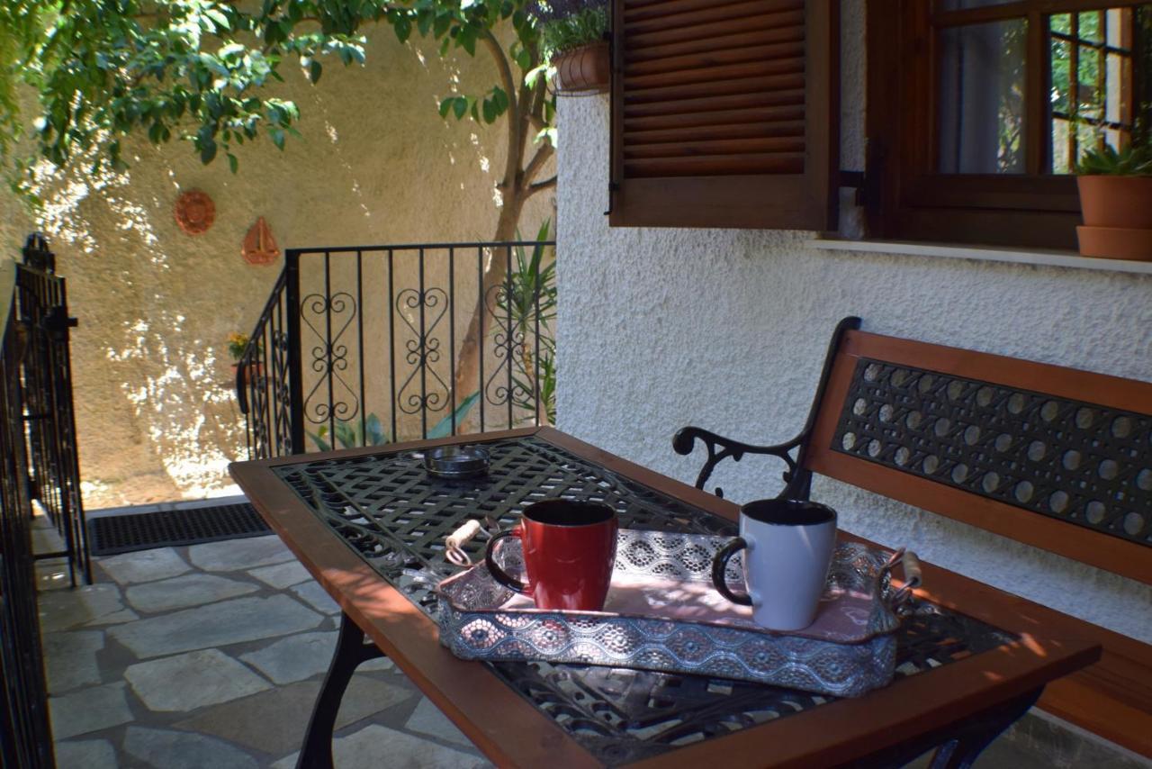 House Inside Garden Apartment Volos Bagian luar foto