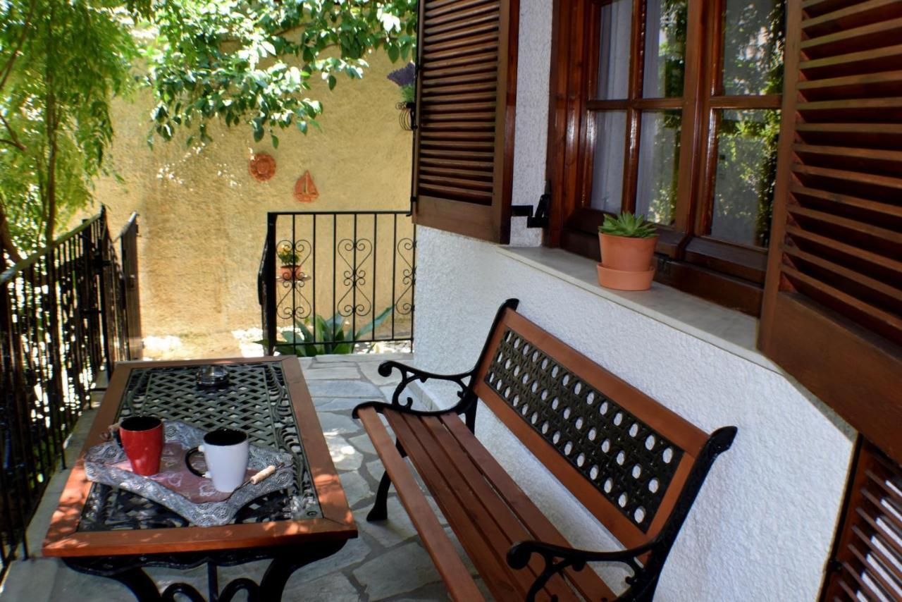 House Inside Garden Apartment Volos Bagian luar foto