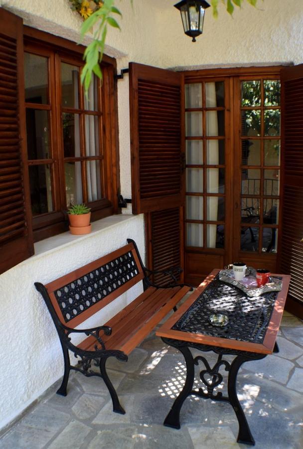 House Inside Garden Apartment Volos Bagian luar foto