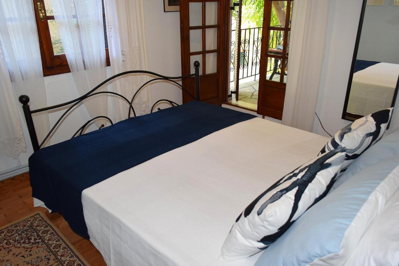 House Inside Garden Apartment Volos Bagian luar foto