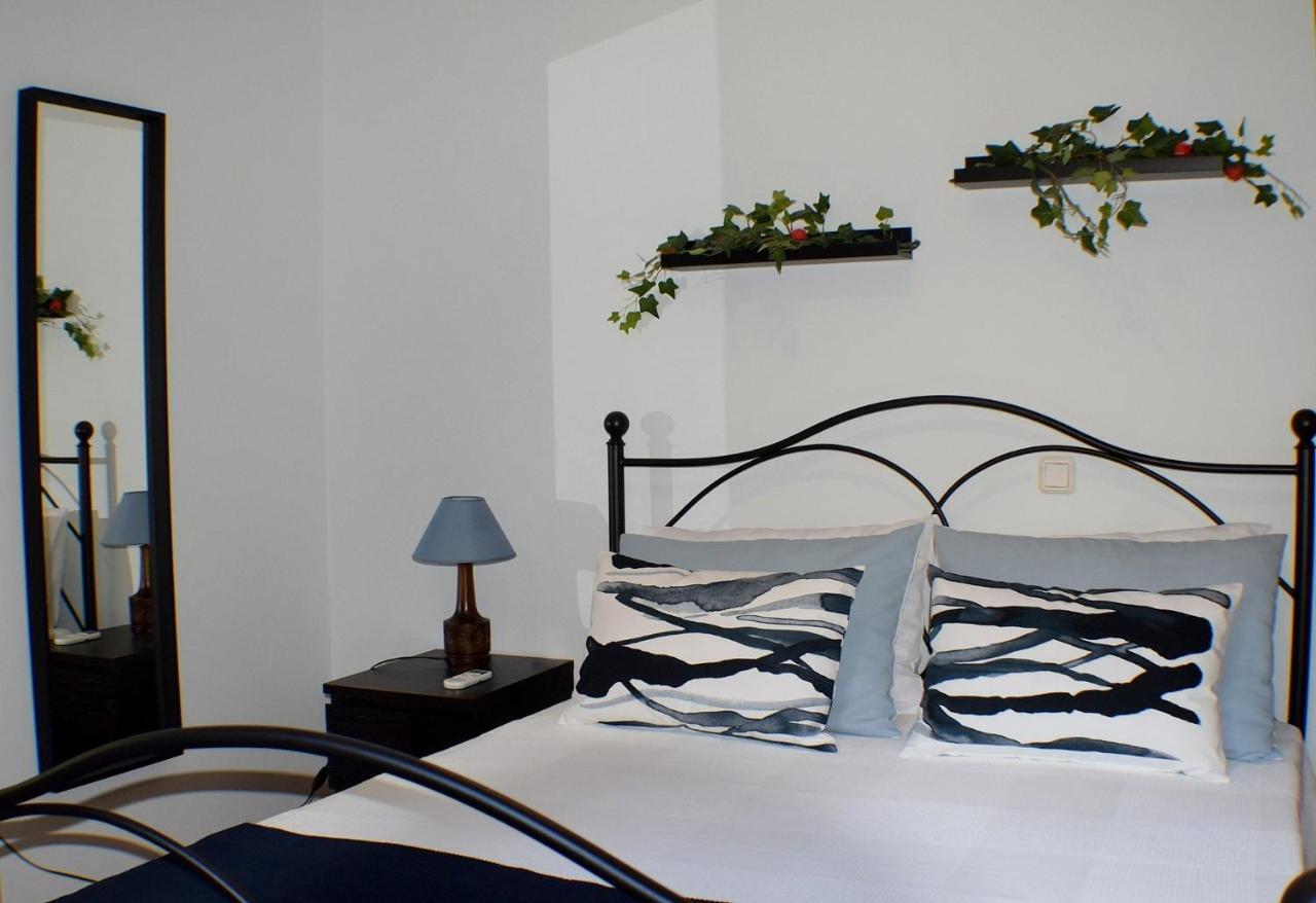 House Inside Garden Apartment Volos Bagian luar foto
