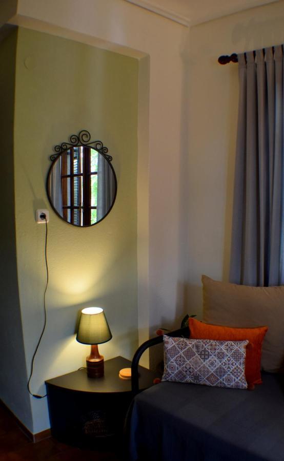 House Inside Garden Apartment Volos Bagian luar foto