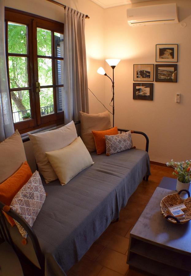 House Inside Garden Apartment Volos Bagian luar foto