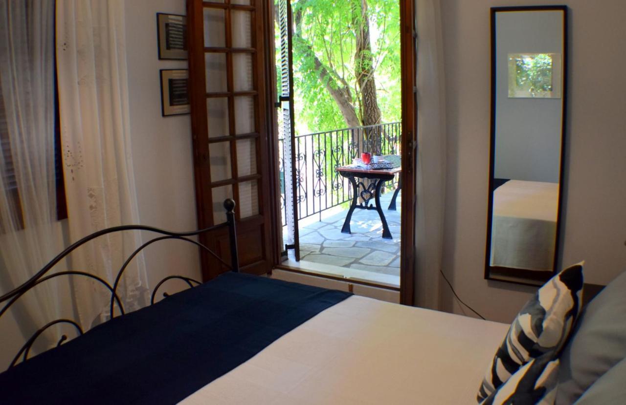 House Inside Garden Apartment Volos Bagian luar foto