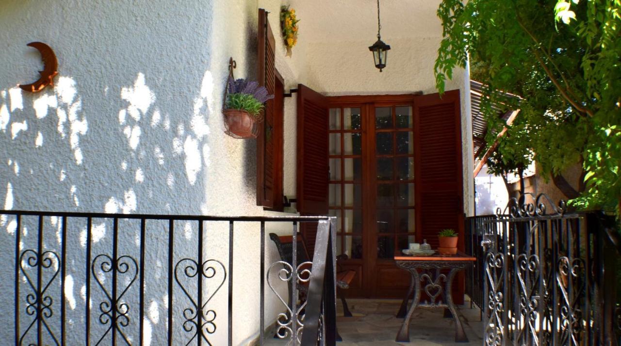 House Inside Garden Apartment Volos Bagian luar foto