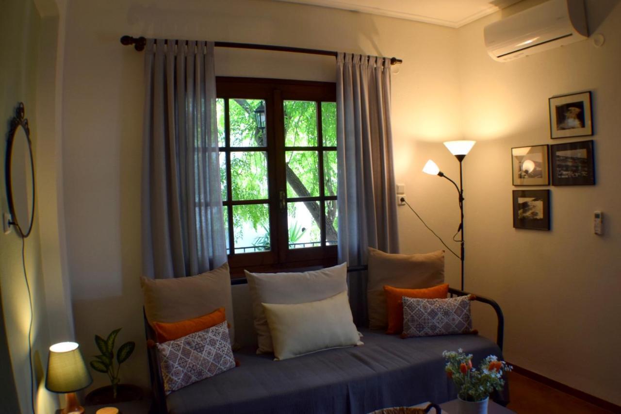 House Inside Garden Apartment Volos Bagian luar foto